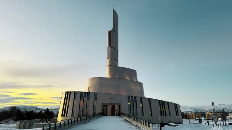alta-cathedral-hiver-norvege