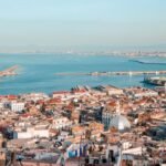 Vue panoramique du port d'Alger, point de départ des plongées sous-marines