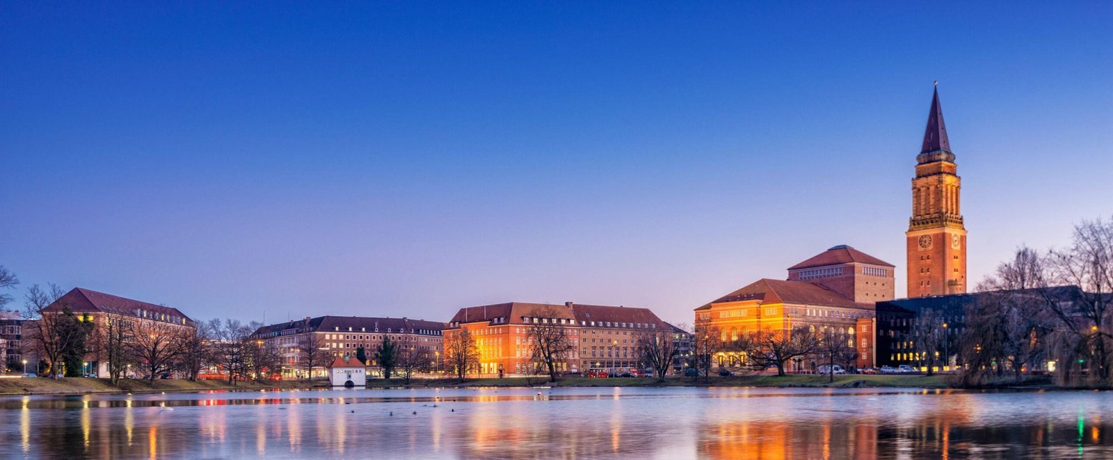 Vue sur la ville de Kiel depuis le port, point de départ idéal pour la plongée à Kiel