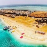île de Jabal Al Lith entourée d’eaux turquoise en mer Rouge