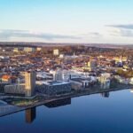 Vue aérienne d’Aalborg et du Limfjord, destination de plongée nordique au Danemark