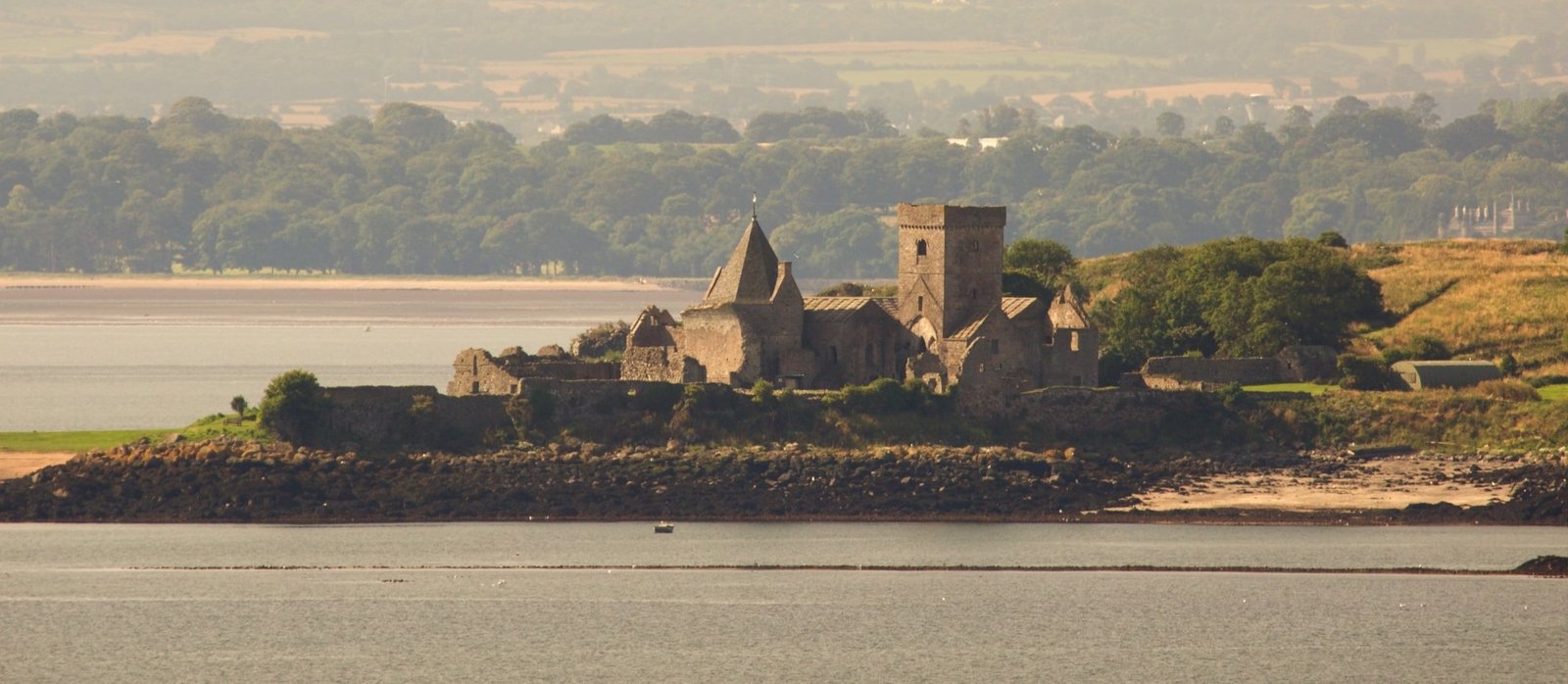 Abbaye médiévale d’Inchcolm sur son île dans le Firth of Forth près de Burntisland