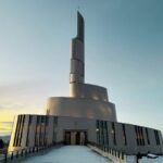Cathédrale d’Alta en Norvège sous la neige au coucher du soleil