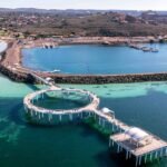 Ponton circulaire de Whyalla vu du ciel, avec la jetée, l’eau turquoise et la côte en arrière-plan.