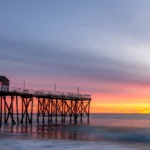 Jetée de pêche de Belmar au coucher du soleil sur la côte du New Jersey
