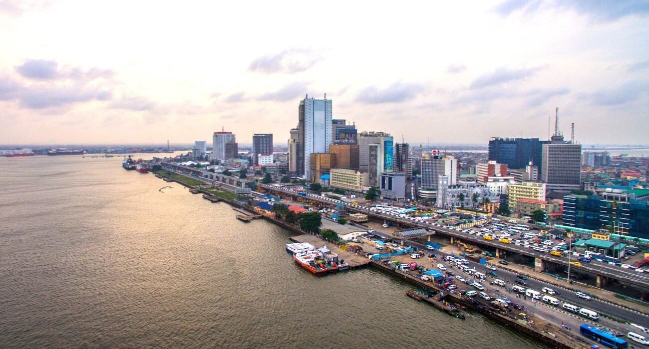 Vue aérienne du front de mer et des immeubles de Lagos au Nigeria