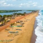 Plage de Togbin à Cotonou au Bénin, littoral atlantique et zone de plongée depuis la côte
