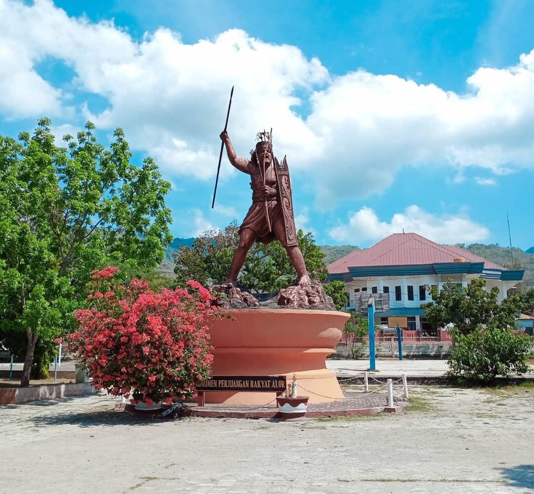 Monument Perjuangan Rakyat Alor à Kalabahi, ville de départ pour la plongée à Kalabahi en Indonésie