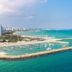Vue aérienne de l’île de Kish en Iran avec marina et eaux turquoise du Golfe persique, destination de plongée à Kish