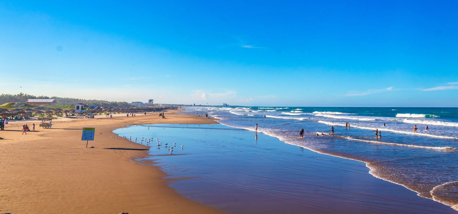 Plage de Playa Miramar à Tampico avec océan et vagues sur le golfe du Mexique