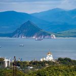 Vue panoramique sur la baie de Nakhodka en mer du Japon, destination de plongée dans l'Extrême-Orient russe
