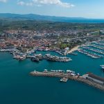 Vue aérienne de Sığacık Marina à Seferihisar en Turquie, principal point de départ pour la plongée en mer Égée