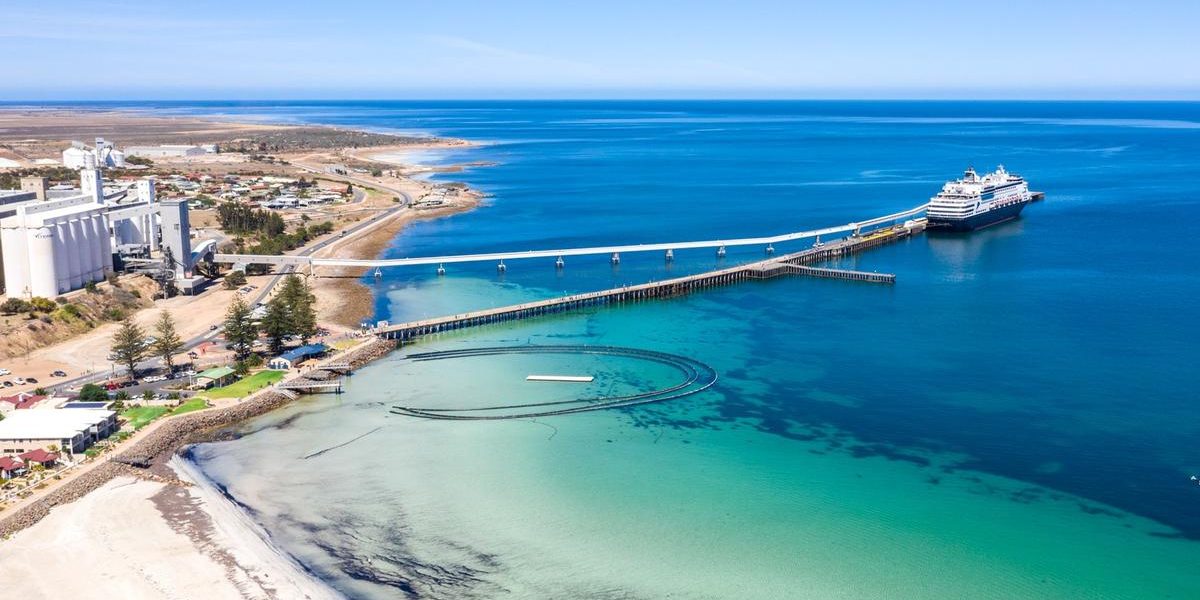 Vue aérienne de Wallaroo Jetty en Australie-Méridionale, spot emblématique de plongée à Wallaroo